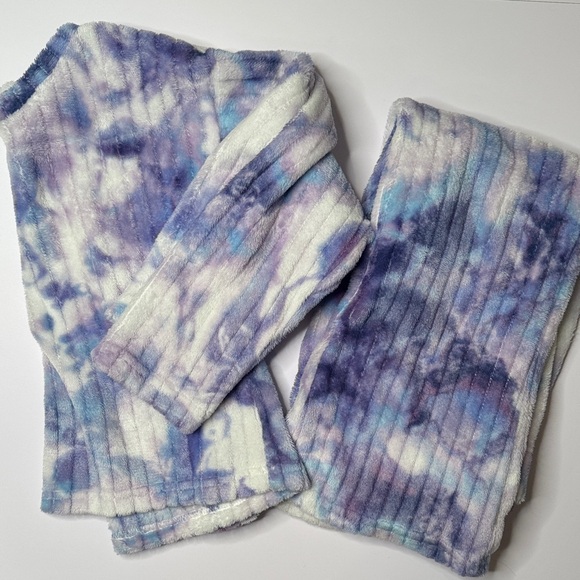 Cuddl Duds Other - Cuddl Duds Purple and Blue Lounge Set (like new!)